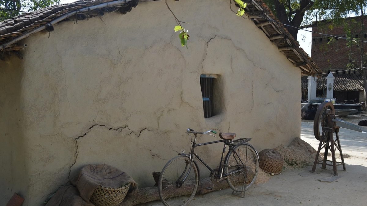 नेशनल अवॉर्ड के बाद पहली बार दरभंगा के गांव पहुंचे संजय मिश्रा